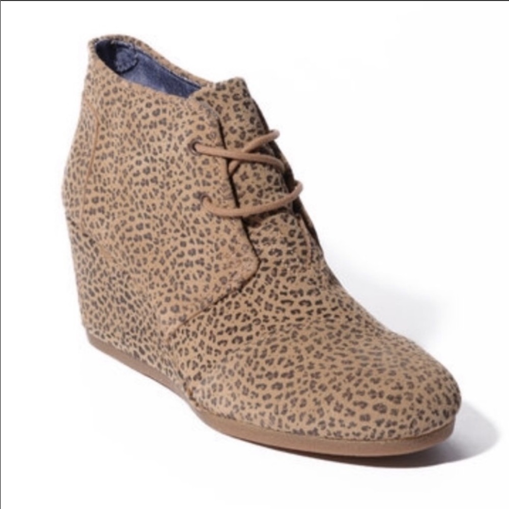 TOMS Kala Desert Wedge Cheetah size 8.5 W